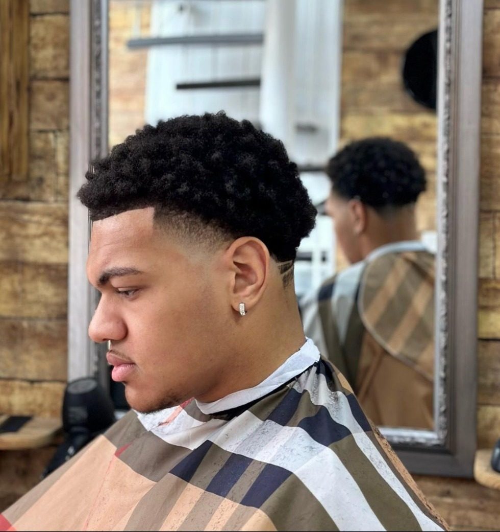Locken mit Taper Fade