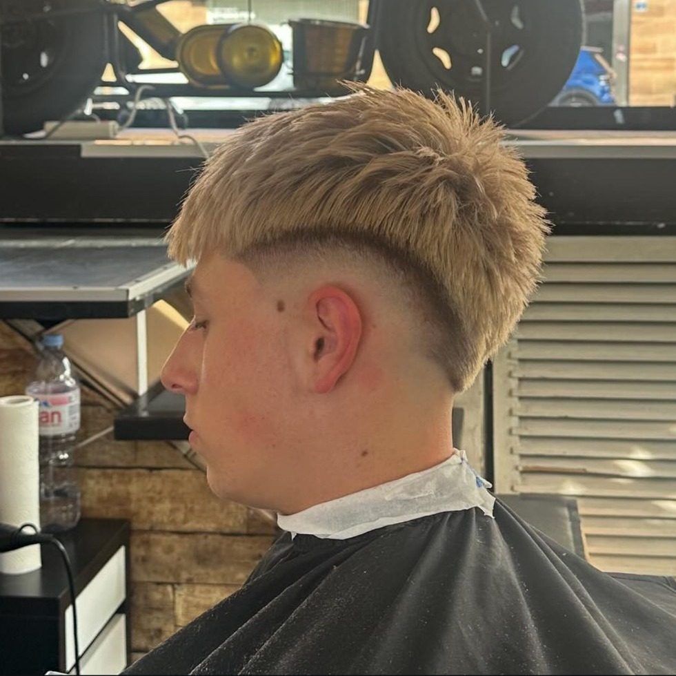Blonde Textur mit Drop Fade